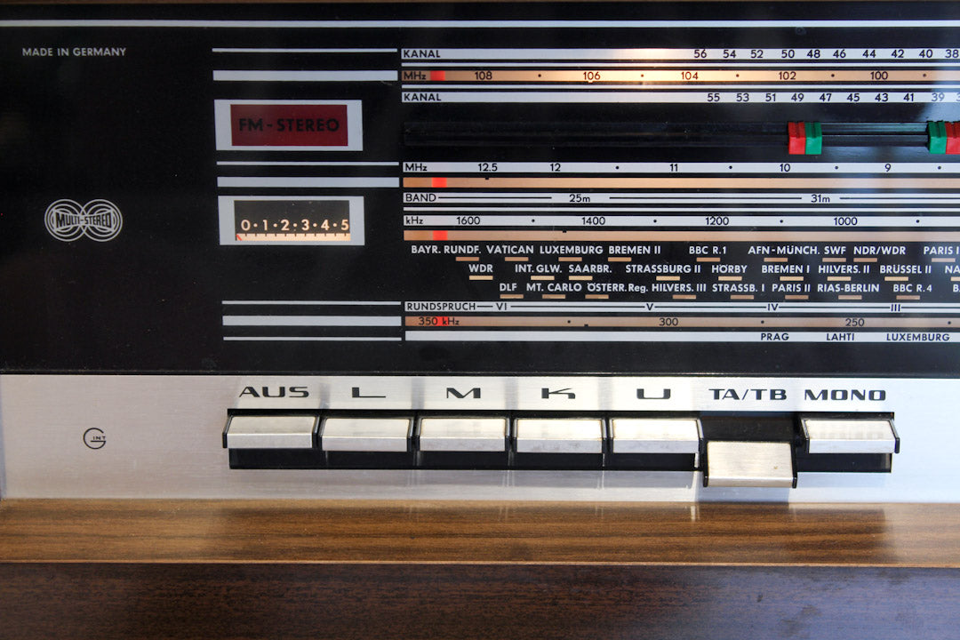 Vintage eikenhouten radiomeubel Grundig Bergamo 3