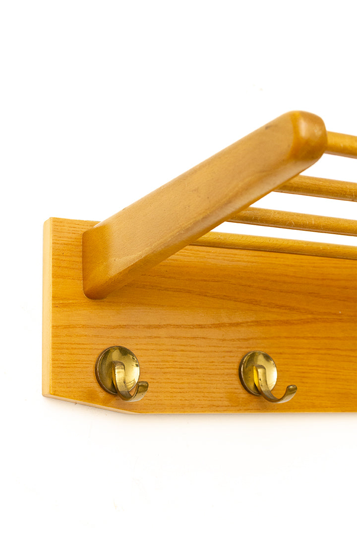 Vintage eikenhouten wandkapstok met hoedenplank en messing haken