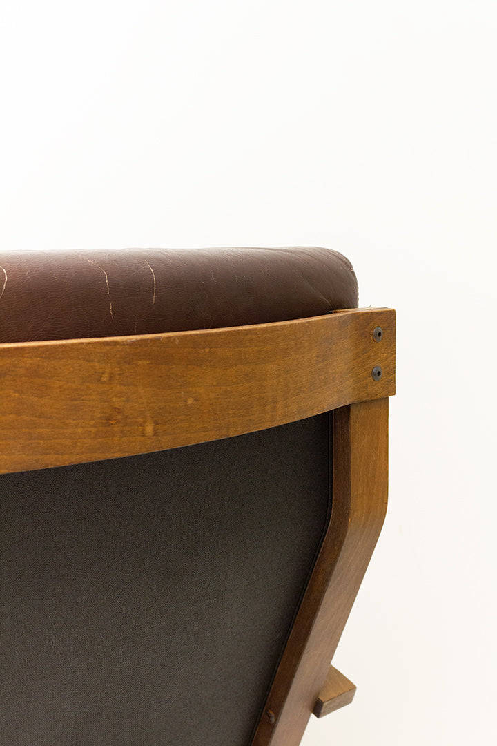 Vintage fauteuil met bruin leren bekleding en houten frame