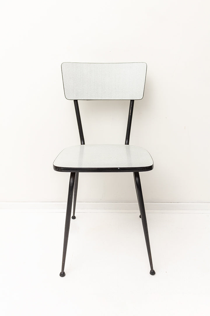 Vintage formica stoel grijs met zwarte elegante pootjes