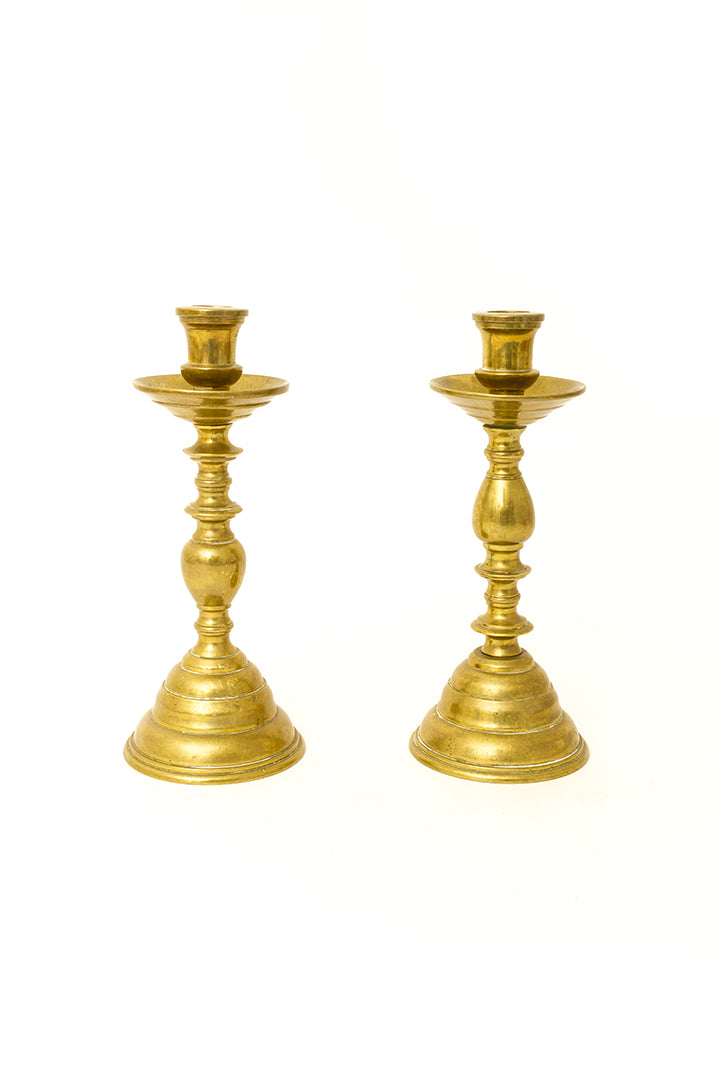 Vintage gedraaide messing kandelaren met kraag - set van 2