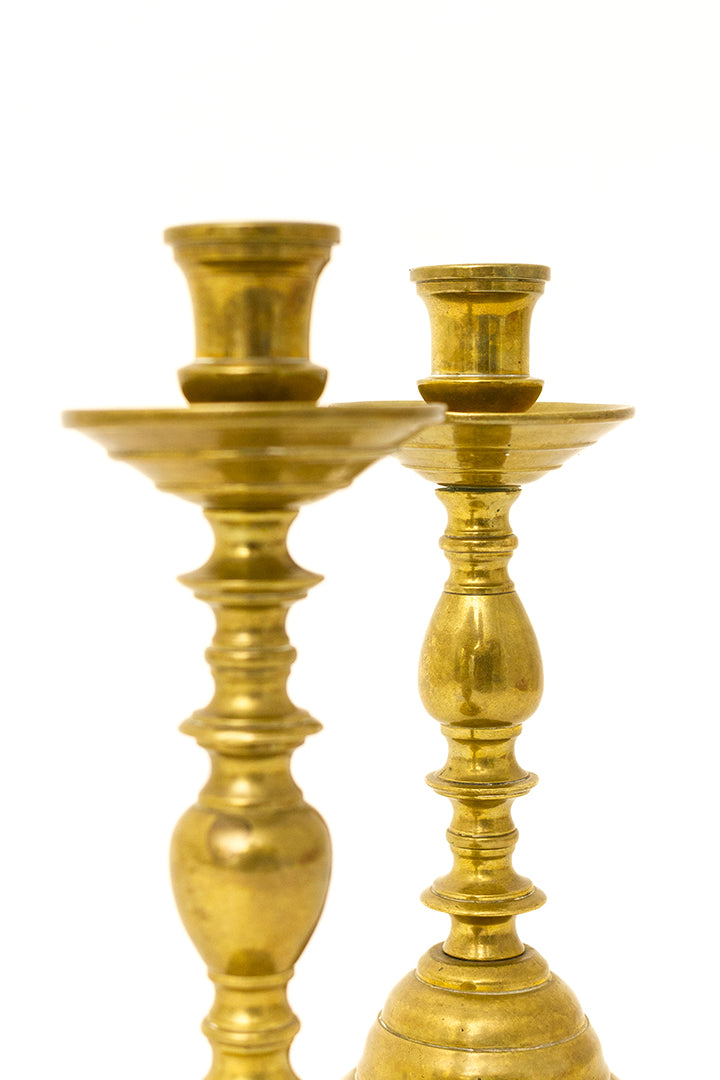 Vintage gedraaide messing kandelaren met kraag - set van 2