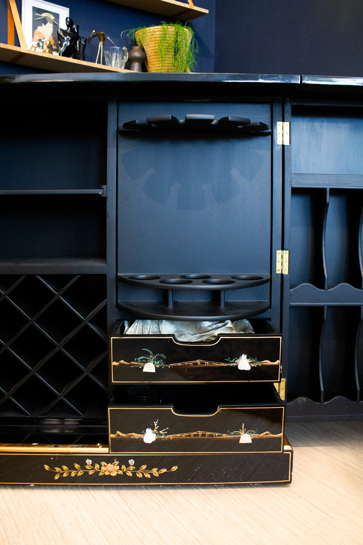 Vintage gelakt Aziatisch buffetkast / dressoir van massief hout en speksteen handbeschilderd
