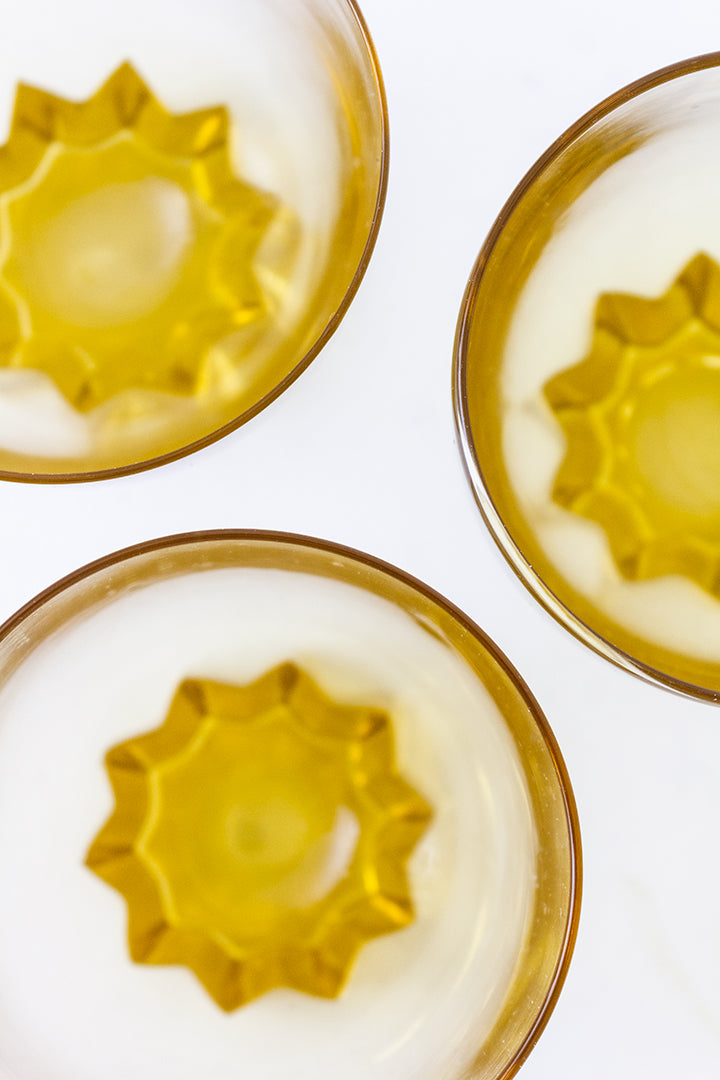 Vintage gele drinkglazen met geometrische voet - set van 4