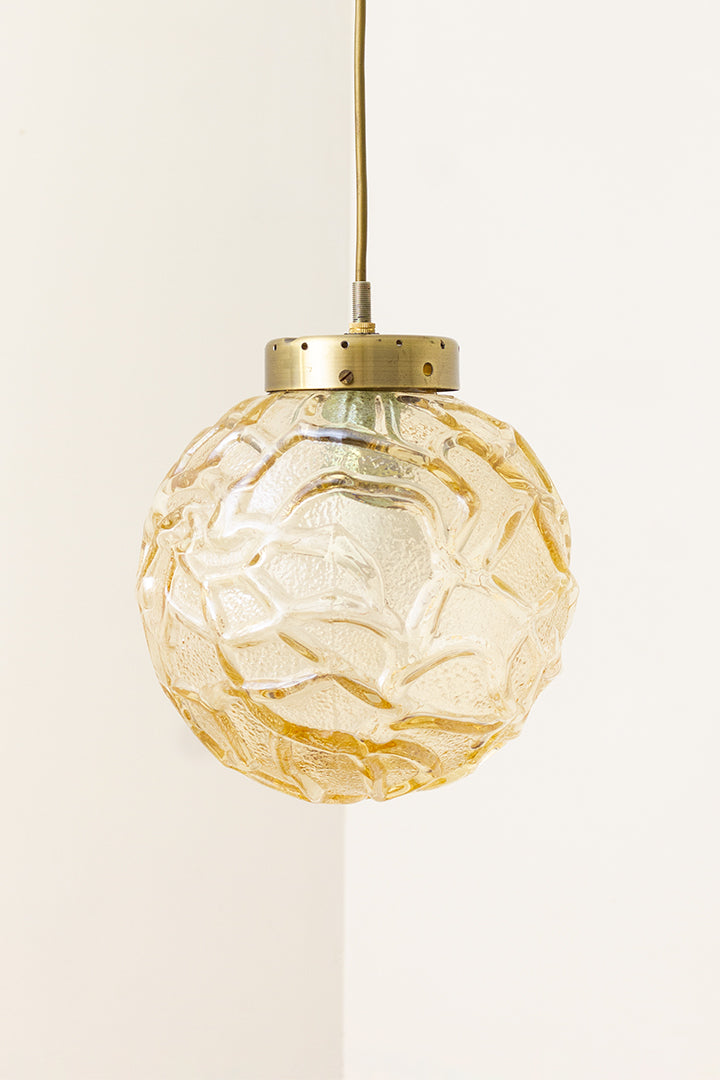 Vintage glazen plafondlamp amberkleurige ‘globe'