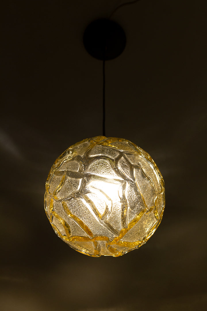 Vintage glazen plafondlamp amberkleurige ‘globe'