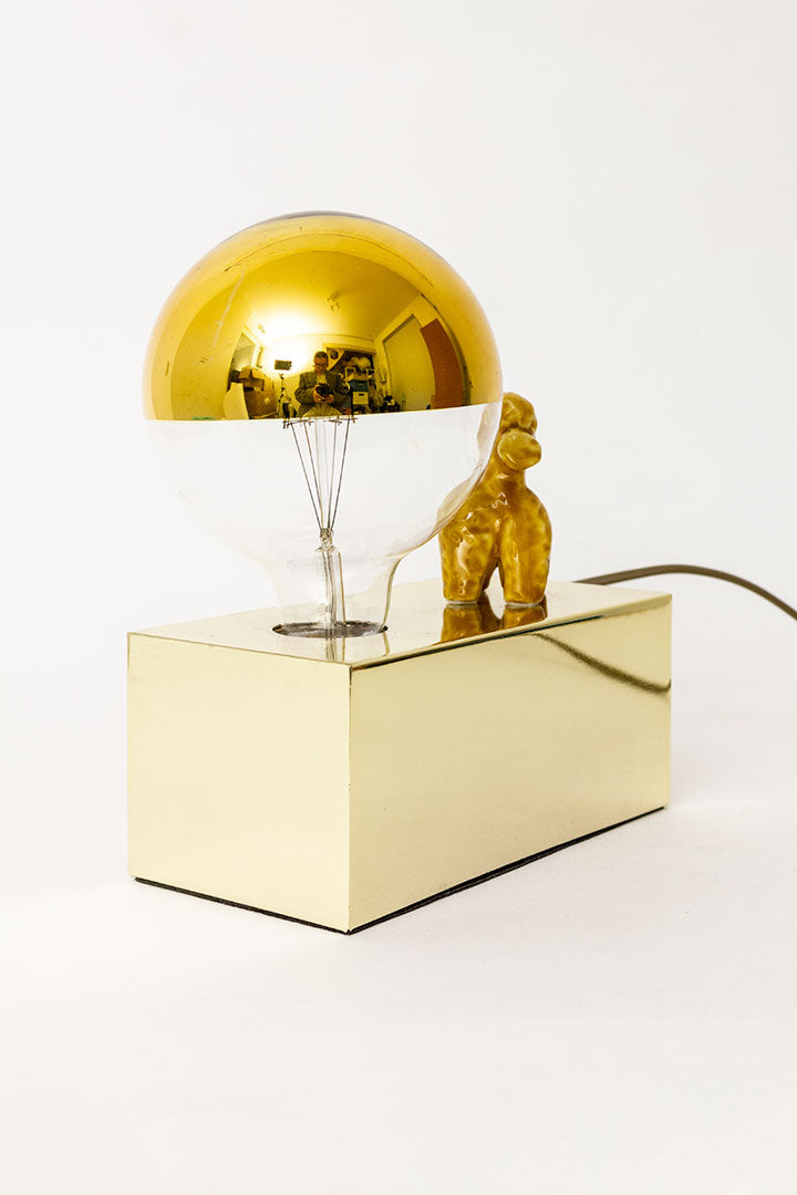 Vintage goudkleurige kopspiegel tafellamp met poedel