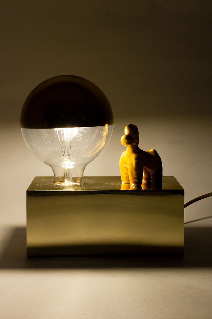 Vintage goudkleurige kopspiegel tafellamp met poedel