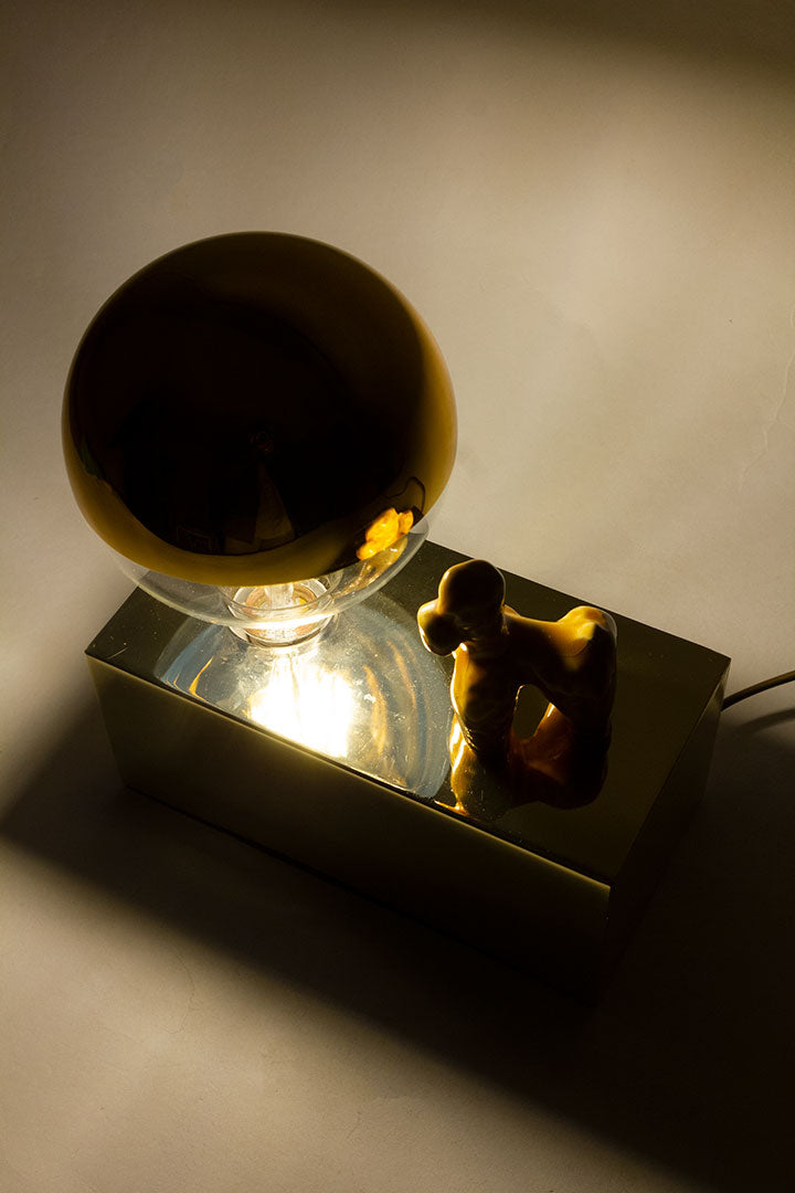 Vintage goudkleurige kopspiegel tafellamp met poedel