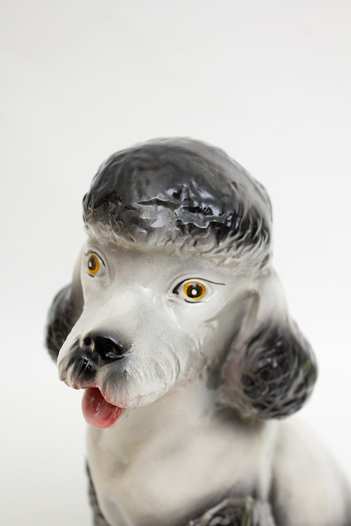 Vintage grijs poedel beeld