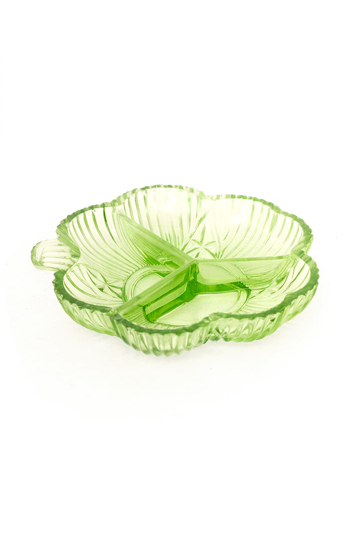 Vintage groen glazen schaaltje in de vorm van klavertje