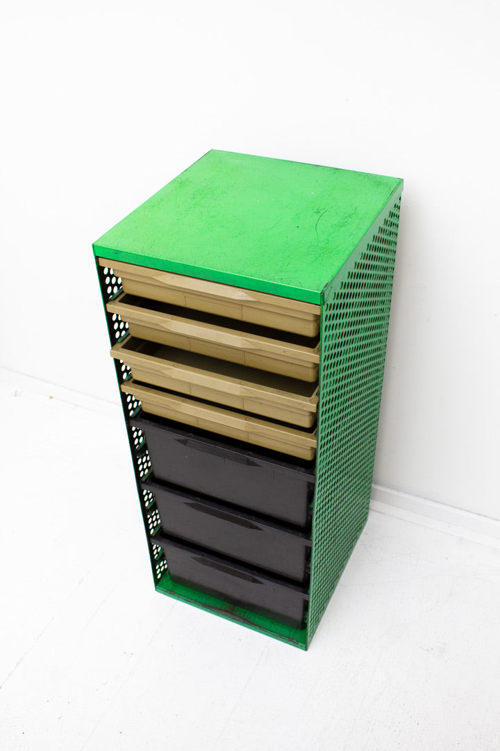Vintage groen industrieel archiefkast van geperforeerd metaal