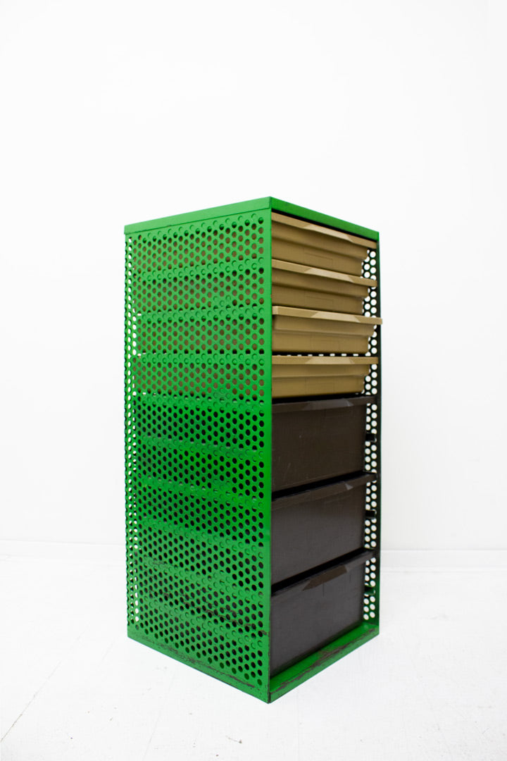 Vintage groen industrieel archiefkast van geperforeerd metaal