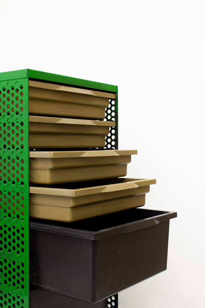 Vintage groen industrieel archiefkast van geperforeerd metaal