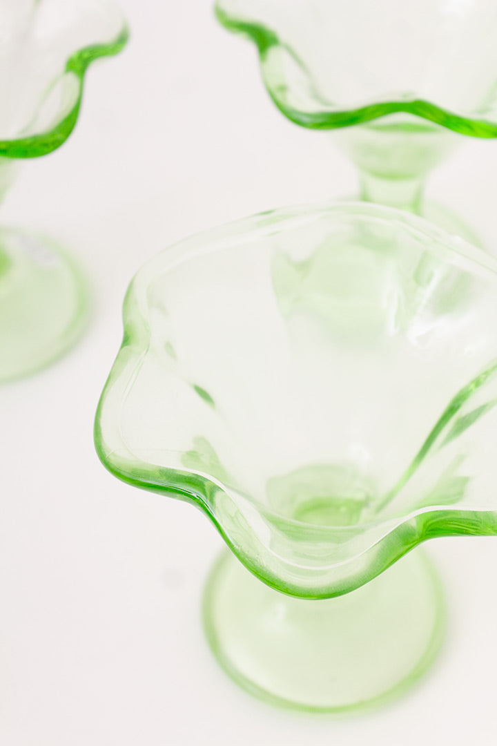 Vintage groene ijscoupes/dessertschaaltjes van glas