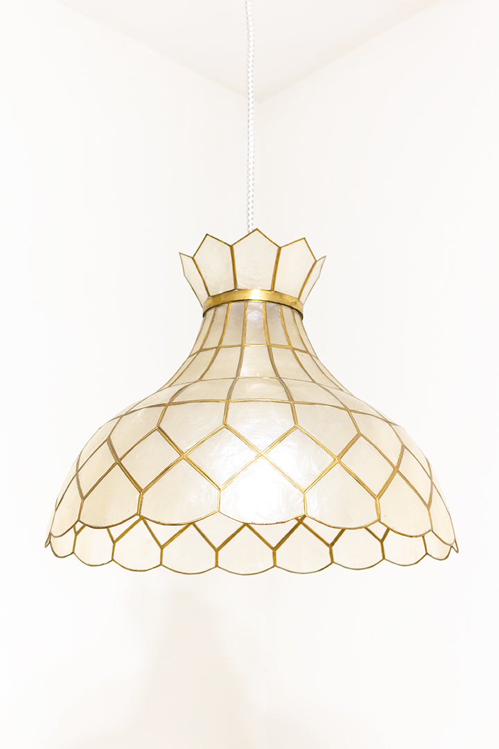 Vintage hanglamp messing en parelmoer in Tiffany’s stijl