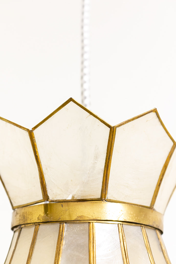 Vintage hanglamp messing en parelmoer in Tiffany’s stijl