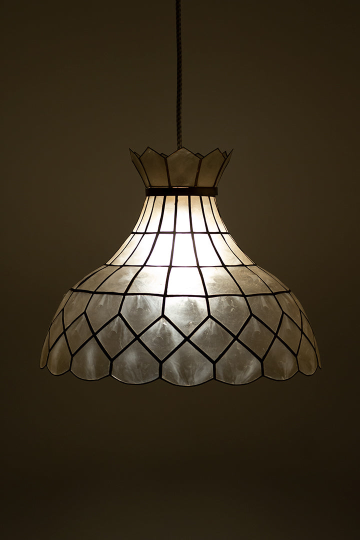 Vintage hanglamp messing en parelmoer in Tiffany’s stijl