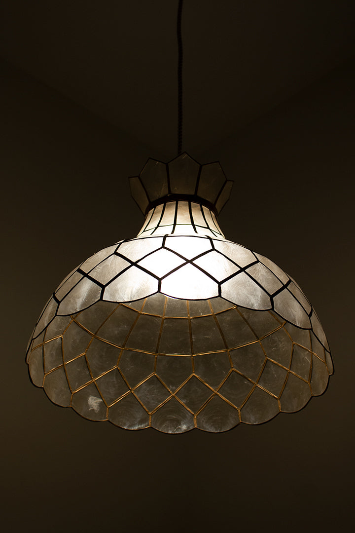 Vintage hanglamp messing en parelmoer in Tiffany’s stijl