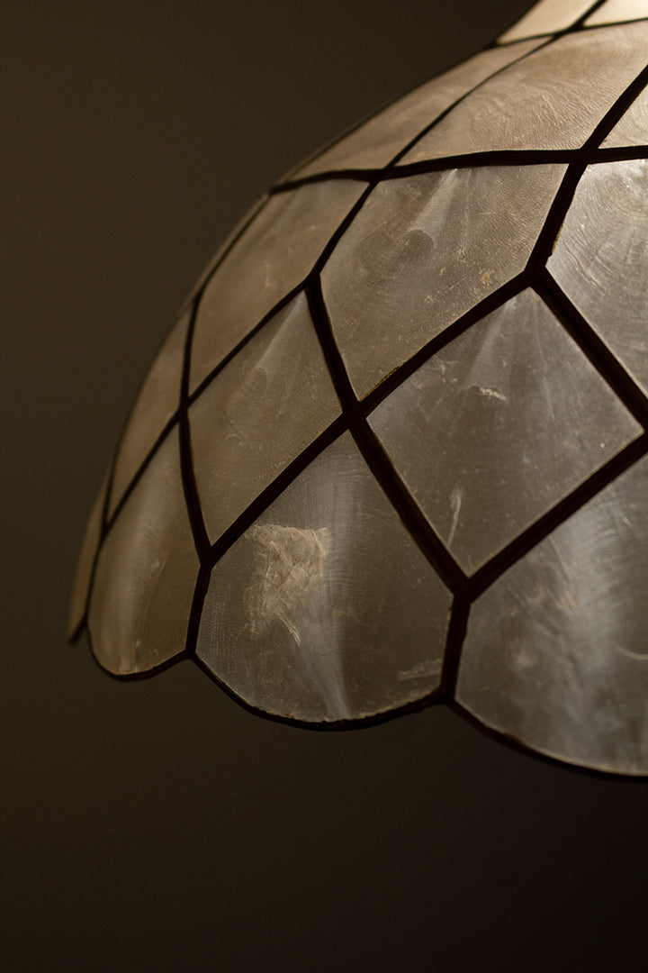 Vintage hanglamp messing en parelmoer in Tiffany’s stijl
