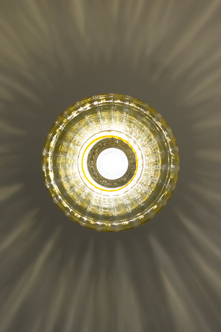 Vintage hanglamp met kap van geel getint glas Frankrijk