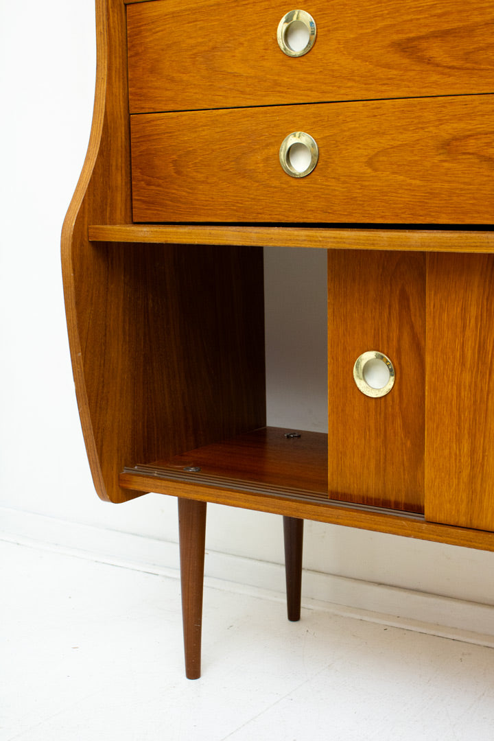 Vintage highboard kast met glazen schuifdeurtjes