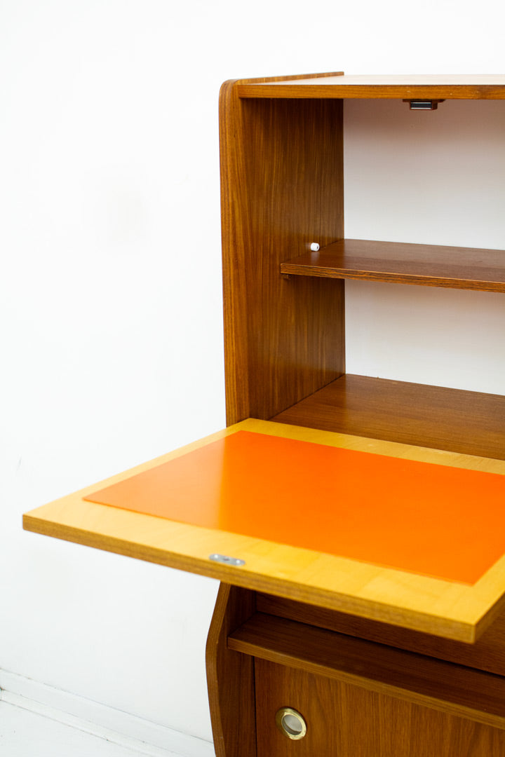 Vintage highboard kast met glazen schuifdeurtjes
