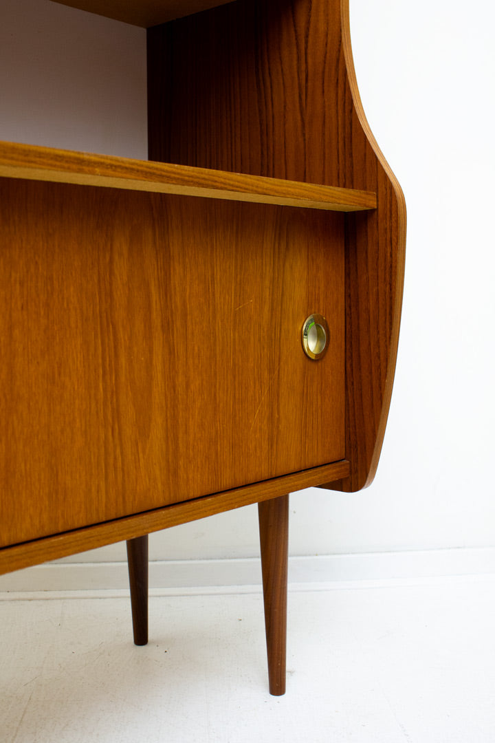 Vintage highboard kast met glazen schuifdeurtjes