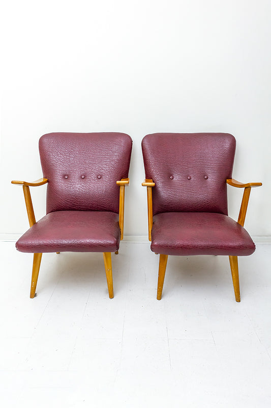 Vintage houten fauteuil bekleed met bordeauxrood skai-leer jaren 60
