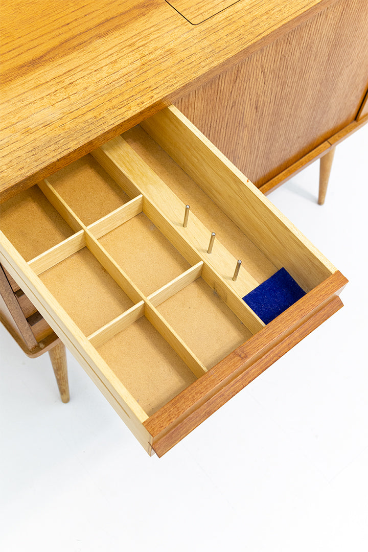 intage houten kast of bureau met lamellen schuifdeur jaren 60