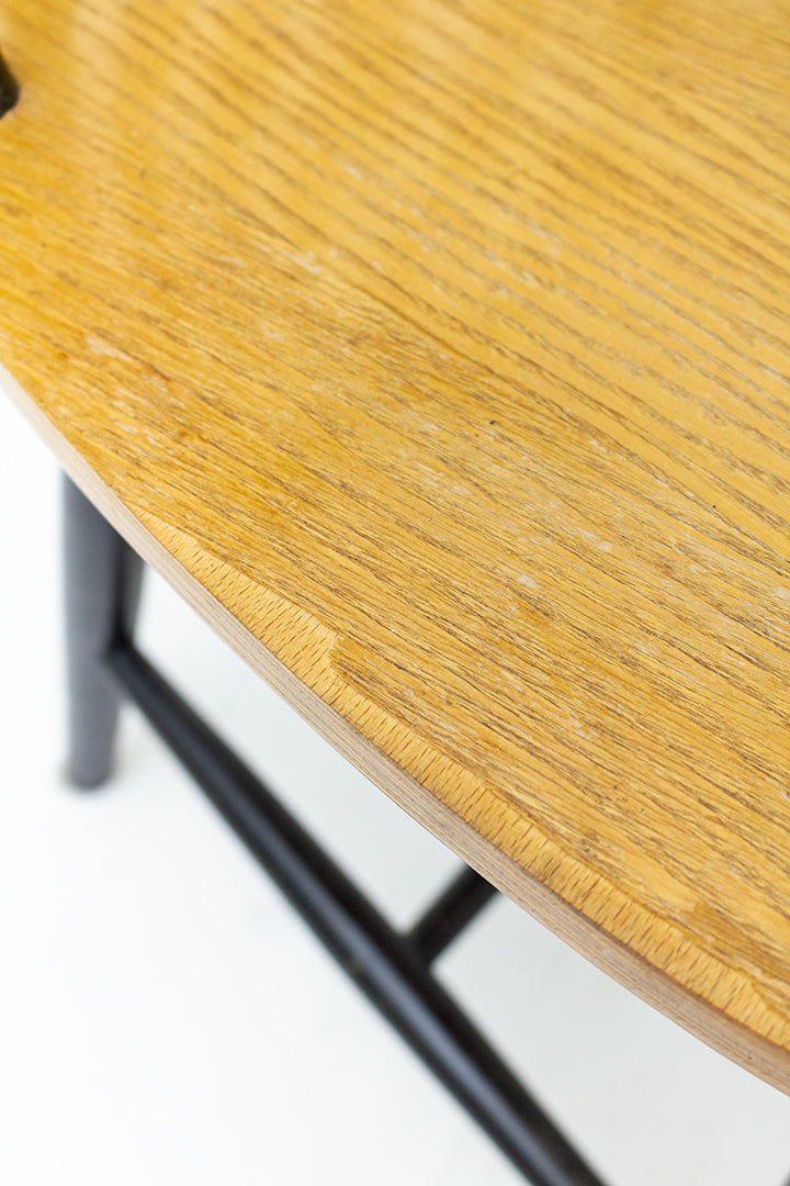 Vintage houten spijlenstoelen met zwart geverfde leuning en poten - set van 2