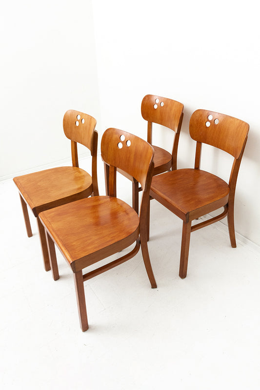 Vintage houten eetkamerstoelen met decoratief detail