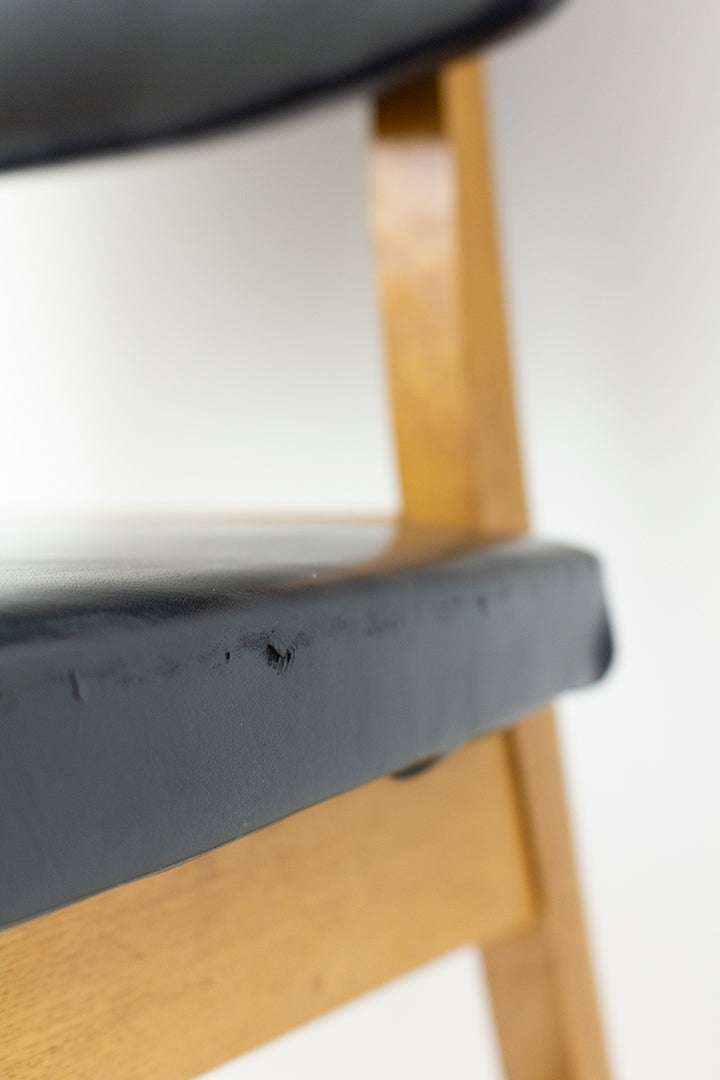 Vintage houten stoelen met zwarte skai-leer bekleding - set van 4