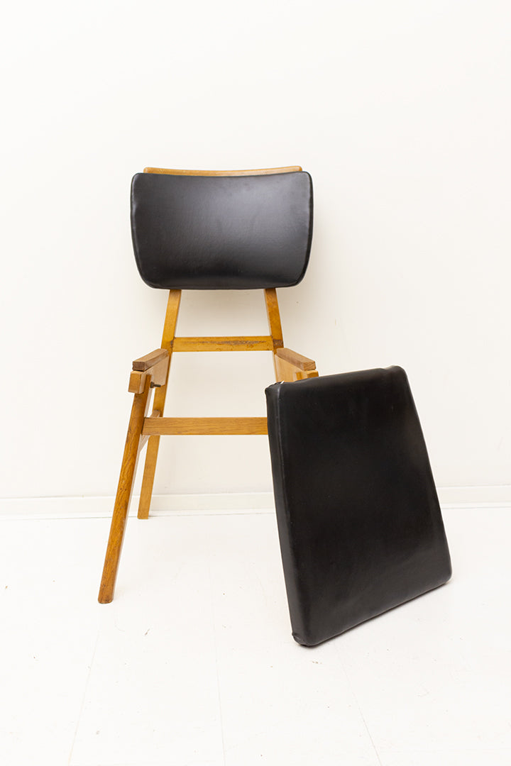 Vintage houten stoelen met zwarte skai-leer bekleding - set van 4