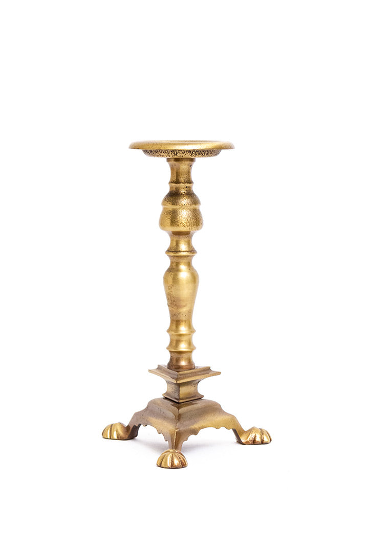 Vintage kandelaar met gewelfde steel en pootjes van messing