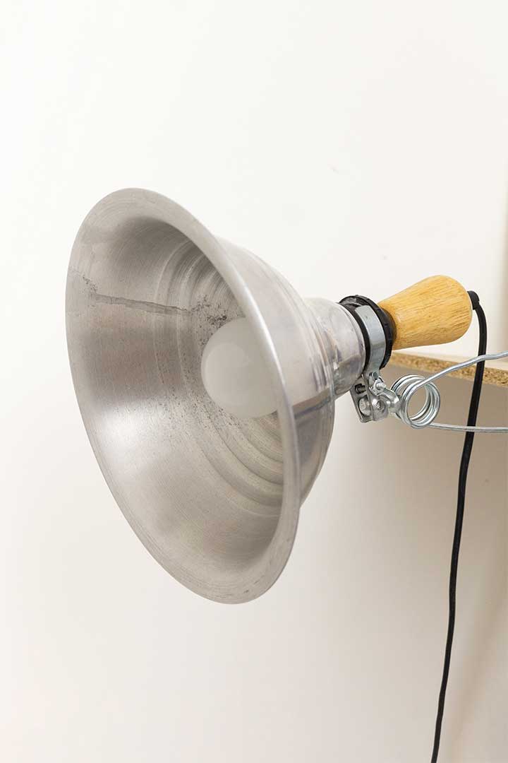 Vintage klemlamp aluminium en hout Hema jaren 90