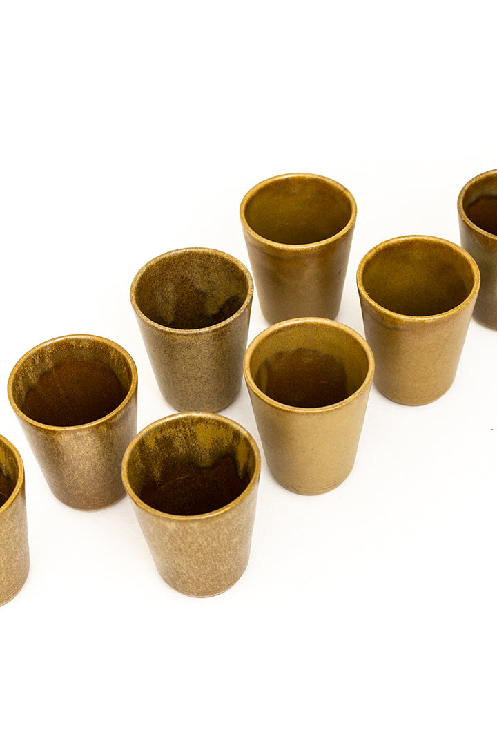 Vintage koffiemok van bruin geglazuurd keramiek - set van 8 stuks
