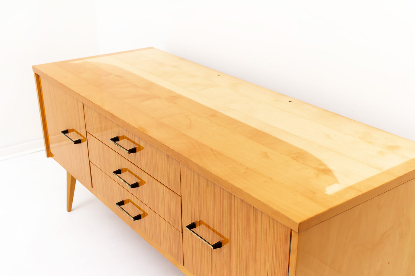 Vintage laag dressoir jaren 70 hoogglans hout