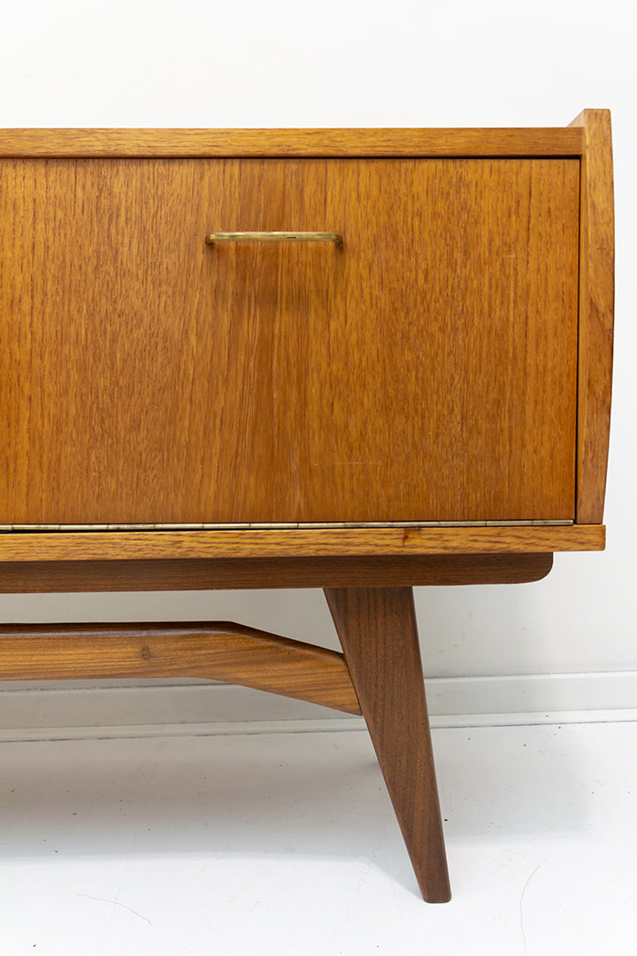 Vintage lowboard kast jaren 60 met elegante pootjes