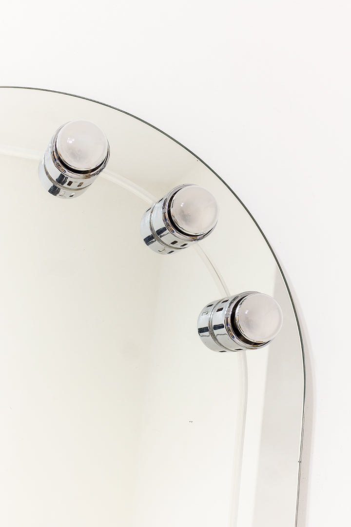 Vintage make-up spiegel met drie lichtbronnen