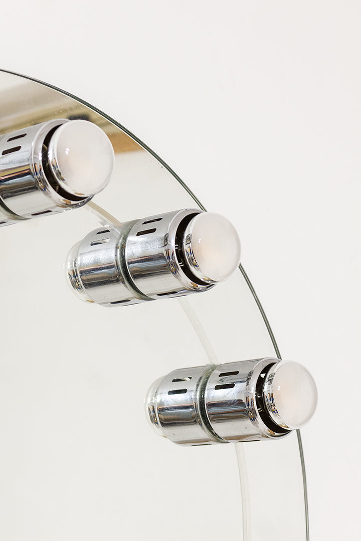 Vintage make-up spiegel met drie lichtbronnen