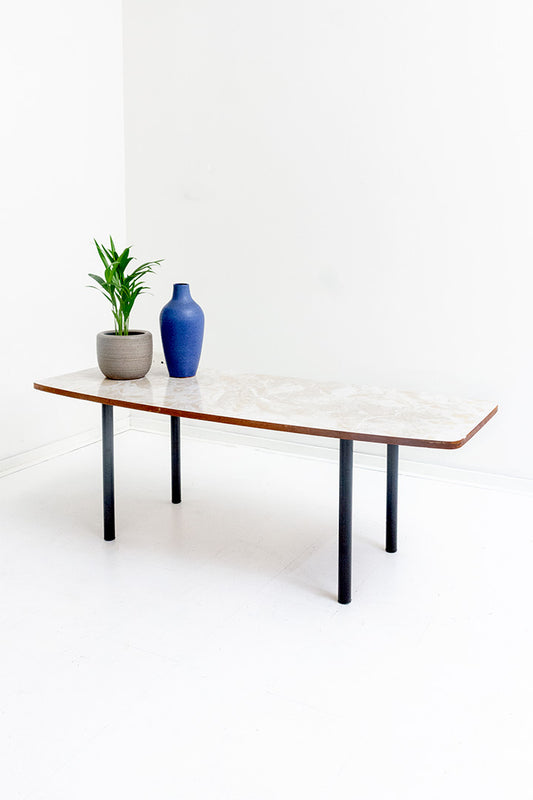 Vintage marmer salontafel met formica blad en zwarte metalen poten