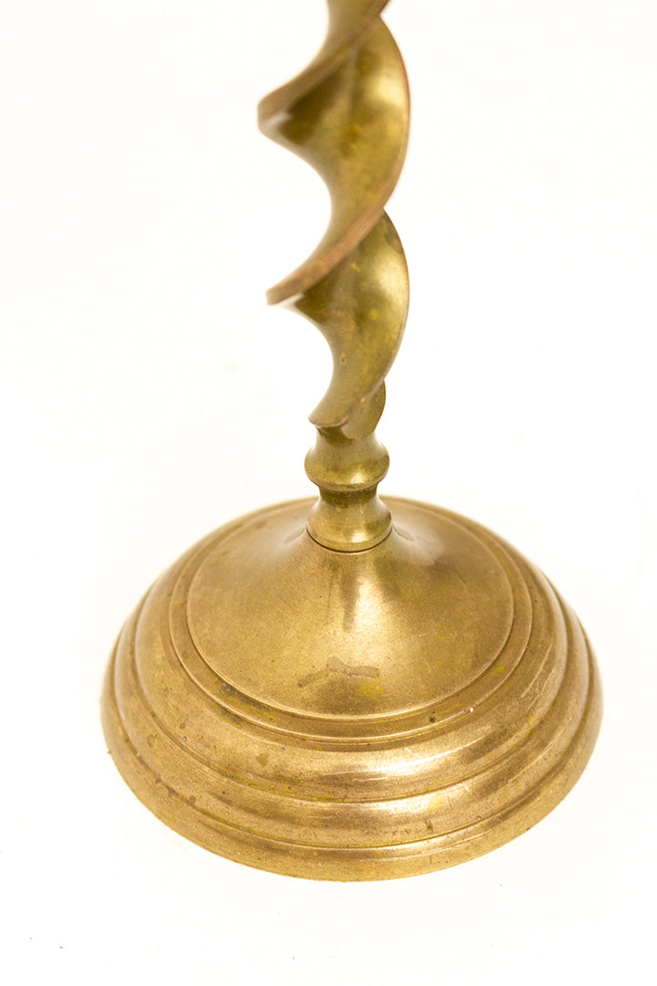 Vintage messing kandelaren met gedraaide voet en kraag - set van 2