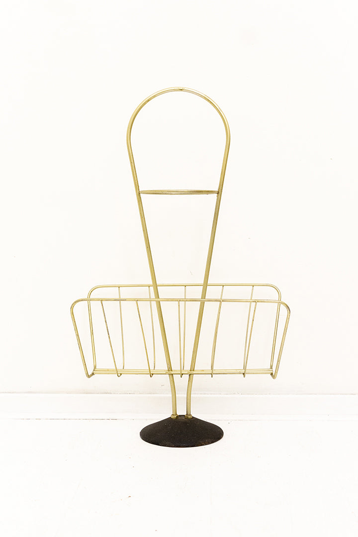 Vintage-messing-krantenbak-met-gietijzeren-voet-en-plek-voor-plantje-1
