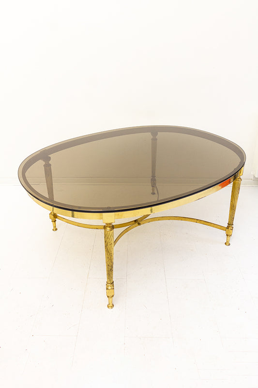 Vintage messing salontafel ovaal met blad van rookglas