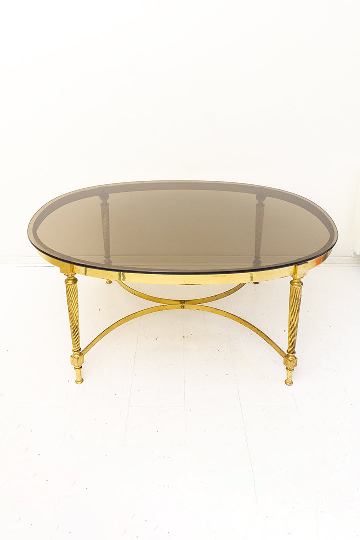 Vintage messing salontafel ovaal met blad van rookglas