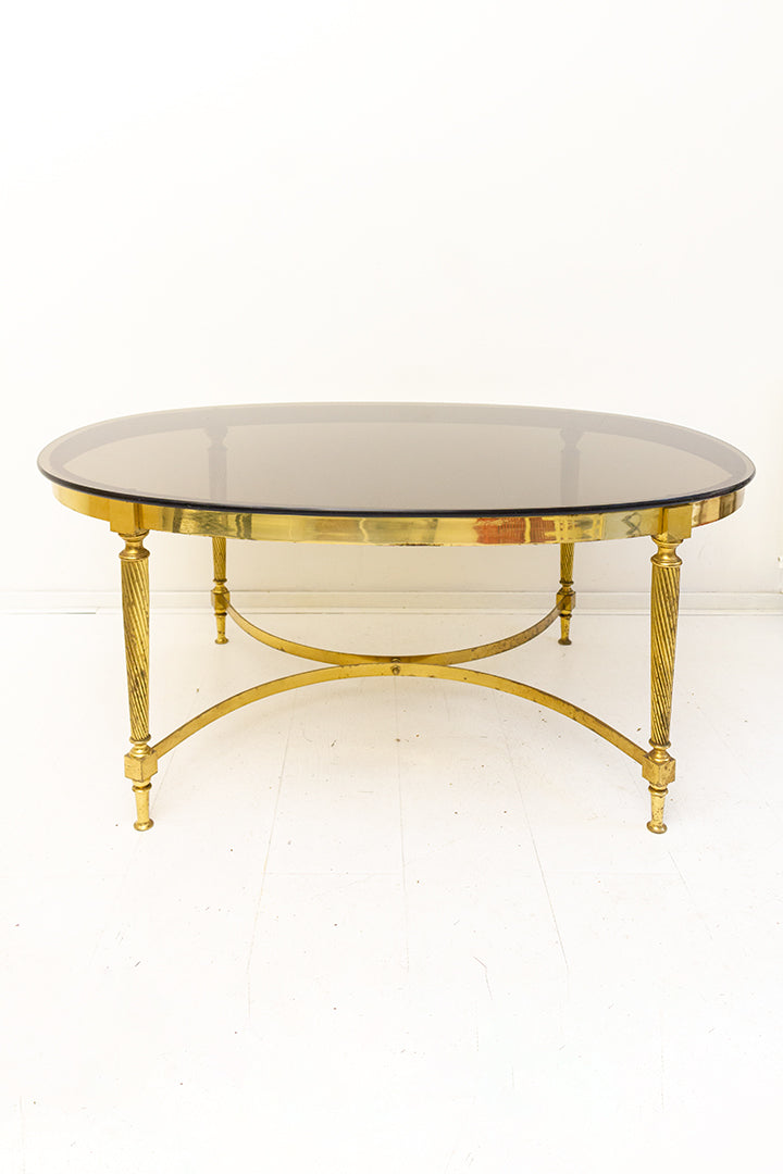 Vintage messing salontafel ovaal met blad van rookglas