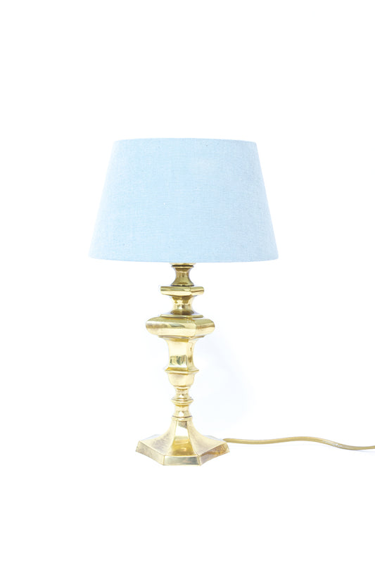 Vintage messing tafellamp met lichtblauwe kap