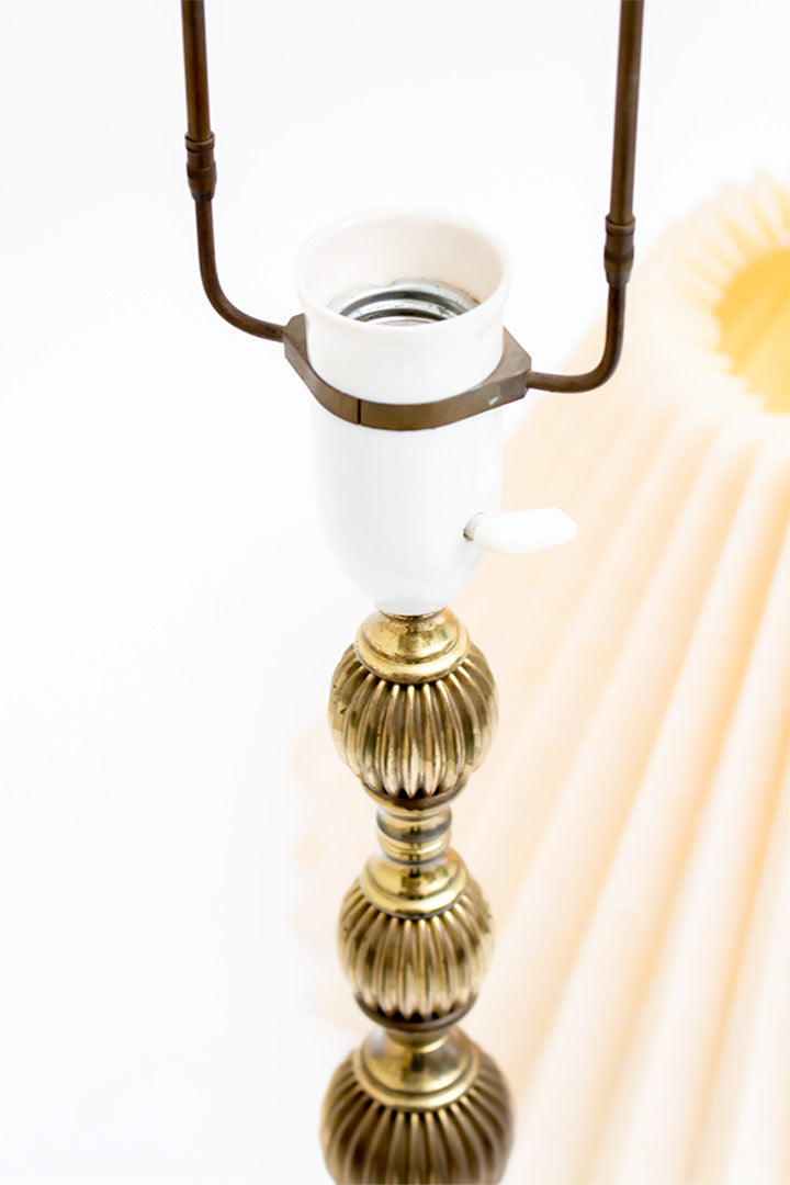 Vintage messing tafellamp met plissé kap