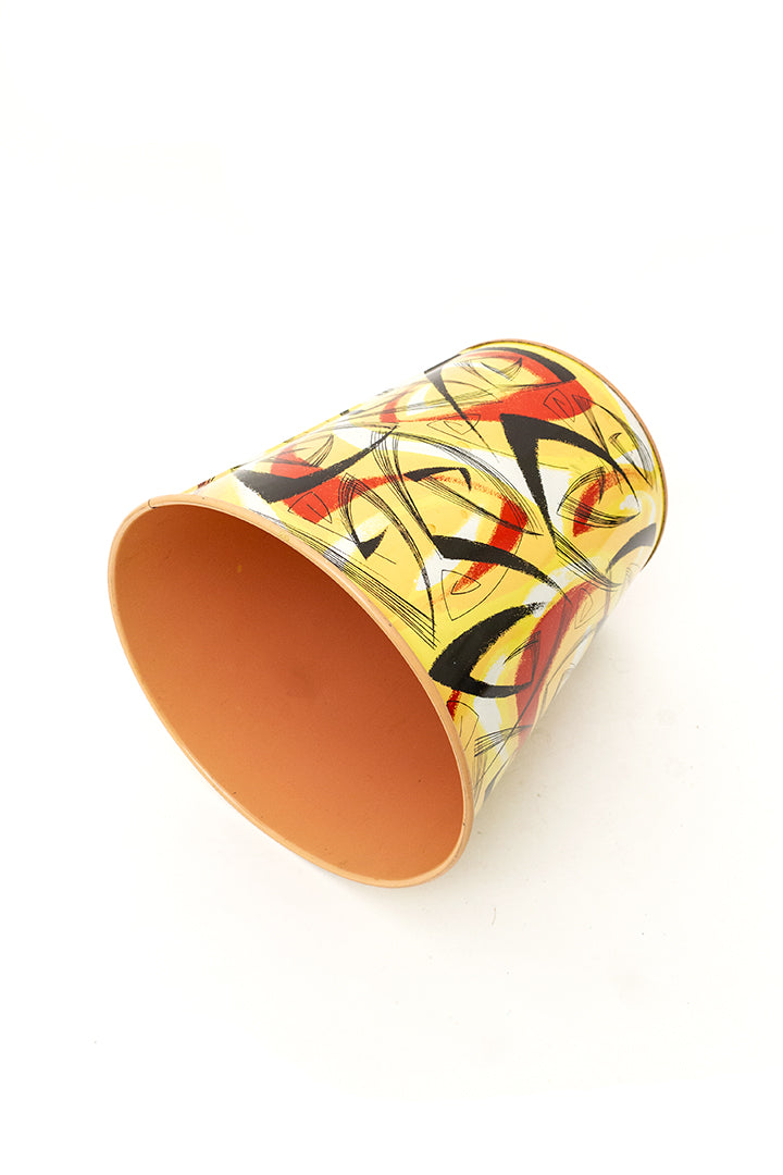 Vintage metalen prullenbak met abstracte print geel/rood/zwart